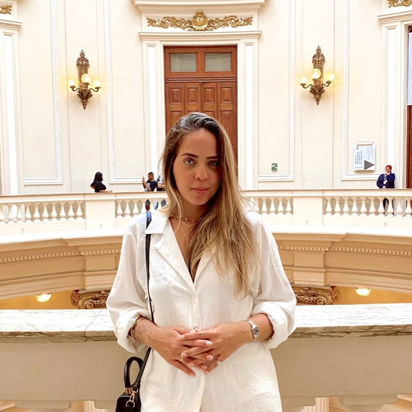 Vanessa Barcellos. Jornalista (UFF). Fotógrafa. Redatora. Analista de Conteúdo na Experta.